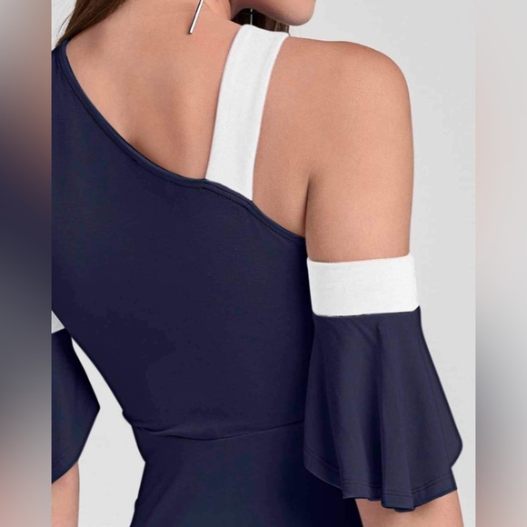NWOT Venus Navy/White ColorBlock Flutter Sleeve Cold Shoulder Asymmetrical M Top - Picture 5 of 8